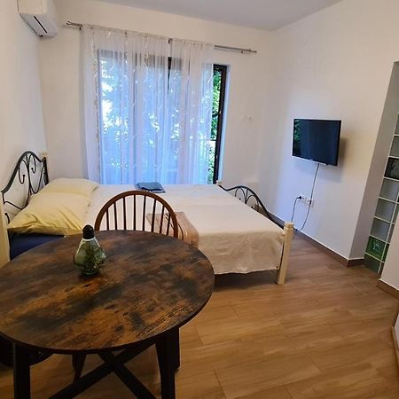 Mila Holiday Apartments Пореч Екстер'єр фото
