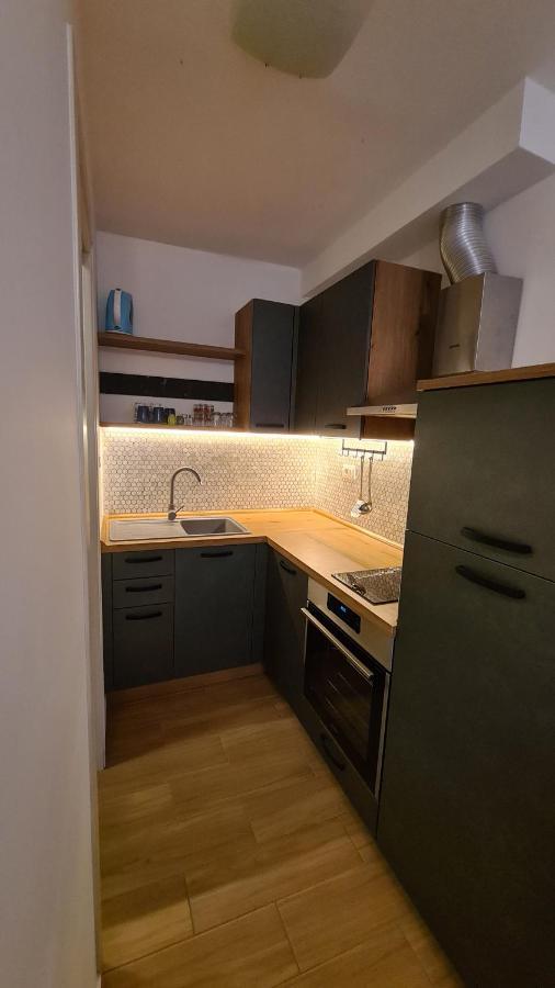 Mila Holiday Apartments Пореч Екстер'єр фото