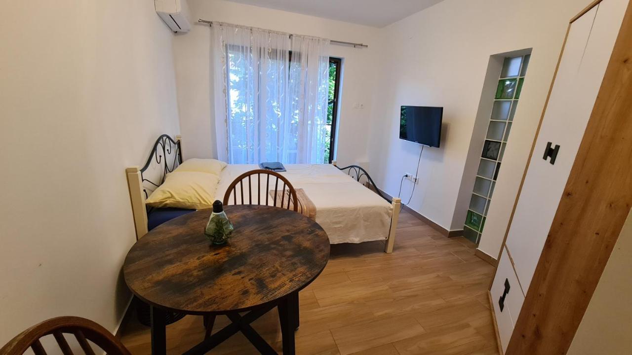 Mila Holiday Apartments Пореч Екстер'єр фото
